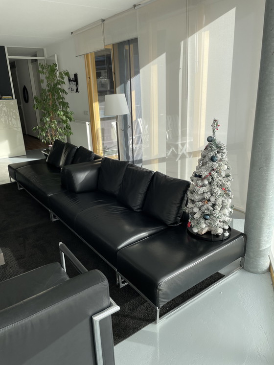 Image 1 of 2x B&B Italia Sofas schwarzes Leder mit 2x Fußhocker und Beistelltisch