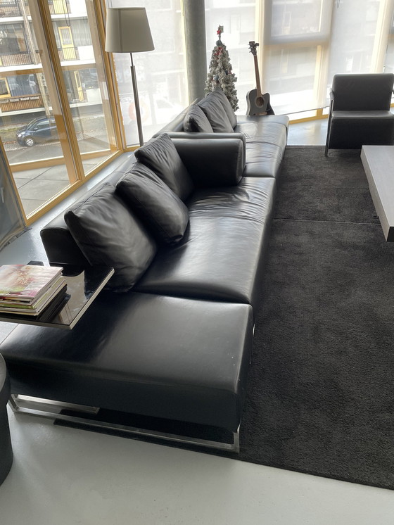 Image 1 of 2x B&B Italia Sofas schwarzes Leder mit 2x Fußhocker und Beistelltisch