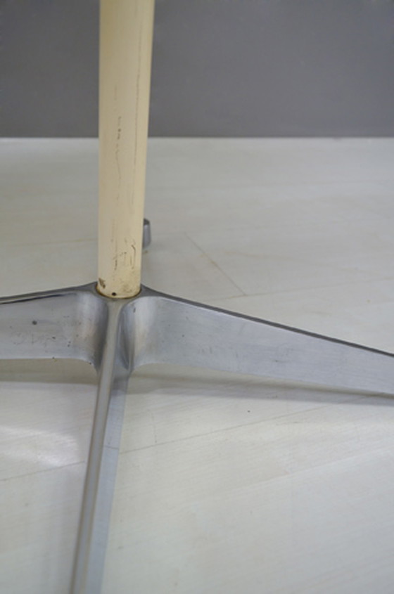 Image 1 of Eames-Tisch