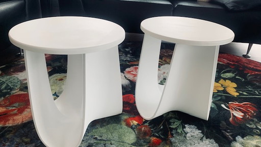 2x Moderne Hocker