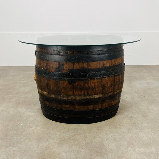 Image 1 of Niedriger Tisch Cognacfass, Holz und Glas