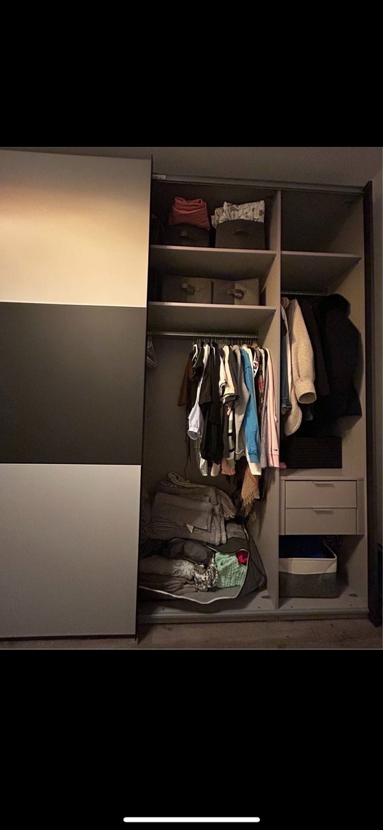 Image 1 of Schwebetürenschrank