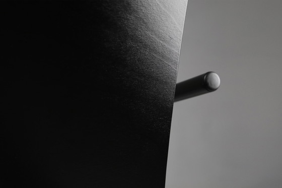 Image 1 of Mid Century Modern Schwarzer Stuhl mit Armlehnen, Belgien