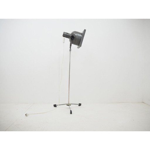 Alte Theaterlampe mit Stativ, Tschechoslowakei