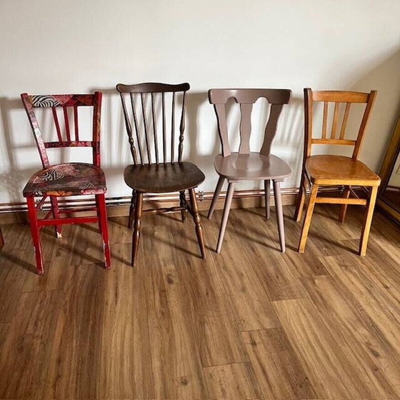 Image 1 of Satz von 4 uneinheitlichen Holzstühlen im Vintage-Stil