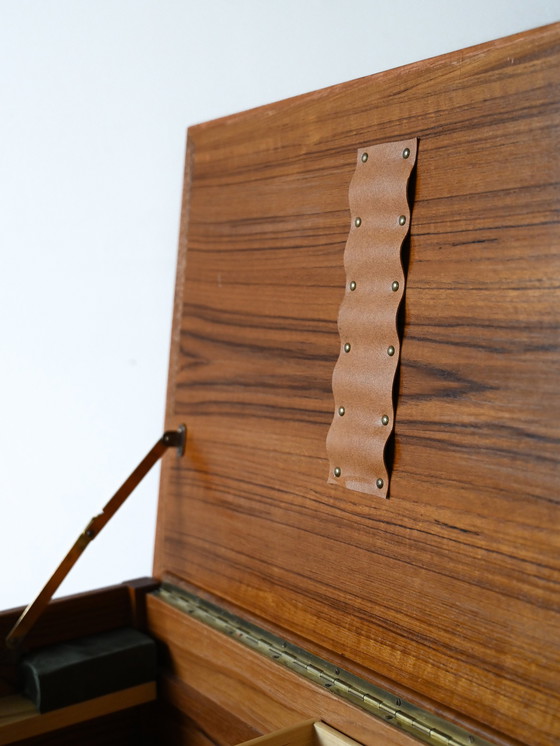 Image 1 of Skandinavischer Teakholz-Schrank mit Fächern aus den 1950er Jahren