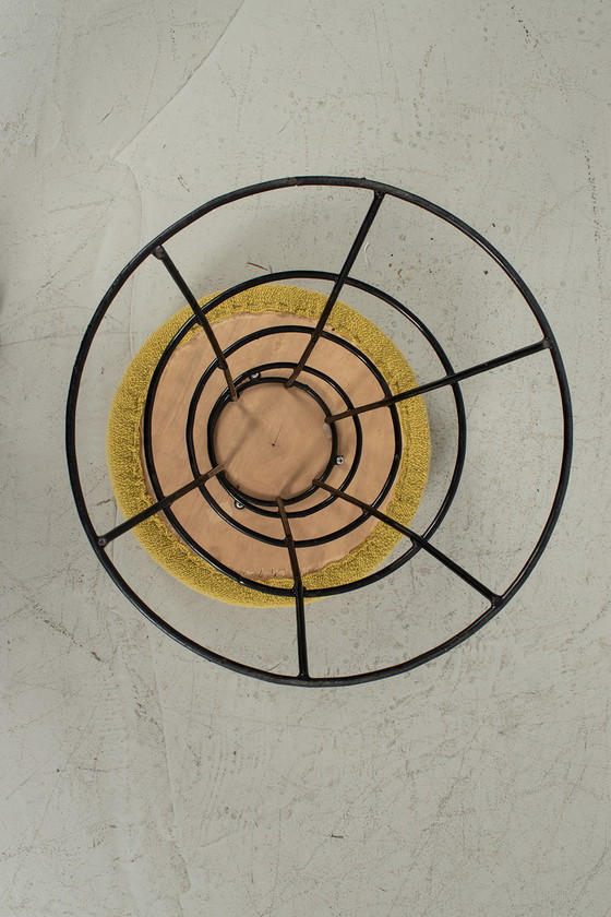 Image 1 of Hocker mit Drahtgestell