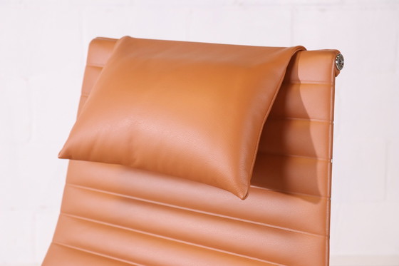 Image 1 of Vitra Eames EA124 + EA125 Fußhocker