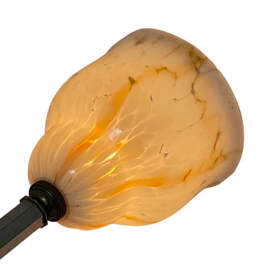 Image 1 of Kunst Deco – Tischlampe – Kelchförmiges, mehrfarbiges Glas – Silber Sockel mit Netzschalter