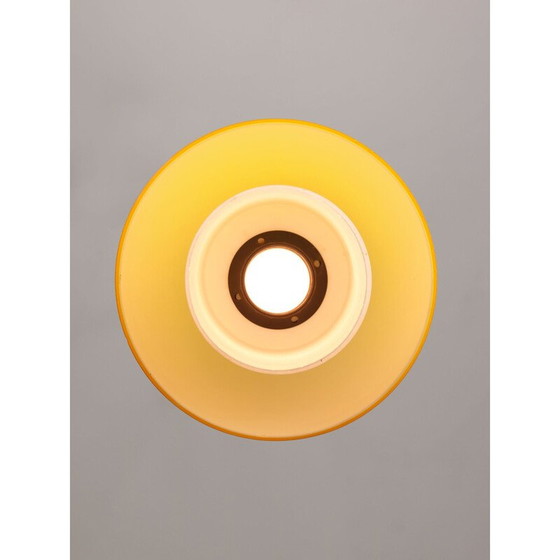 Image 1 of Mid Century Pendelleuchte aus gelbem Glas und Messing