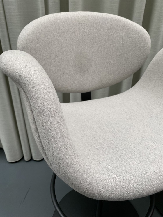 Image 1 of 2x Artifort Little Tulip Barstuhl von Pierre Paulin