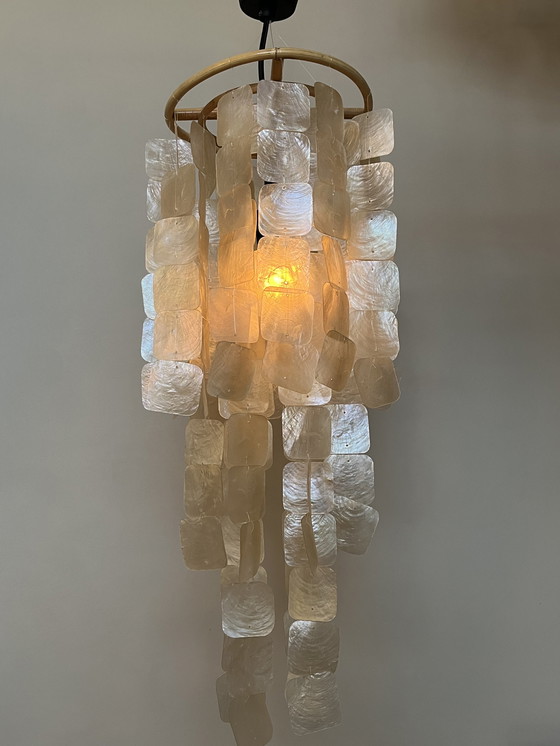 Image 1 of capiz muschel pendelleuchte perlfarbe bambusrahmen