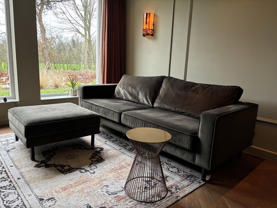 Image 1 of 3-Sitzer Sofa mit Hocker. Grüner Samt