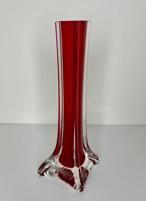 Vase aus dunkelrotem Muranoglas