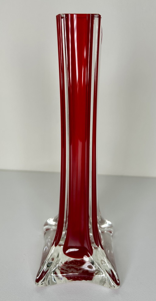 Vase aus dunkelrotem Muranoglas