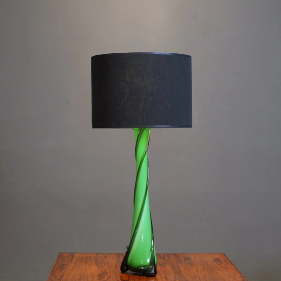 Image 1 of Grüne zweifarbige Vintage Lampe aus Murano-Glas aus den 1960er Jahren.