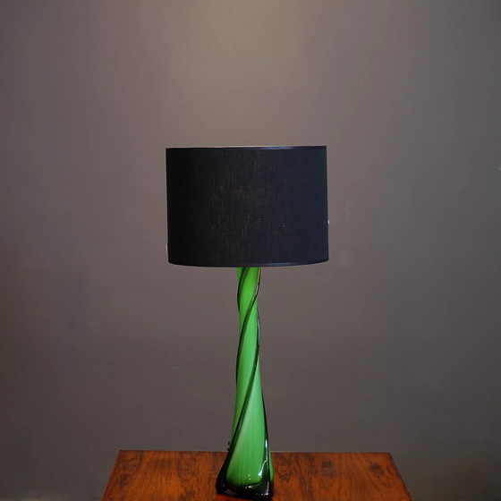 Image 1 of Grüne zweifarbige Vintage Lampe aus Murano-Glas aus den 1960er Jahren.