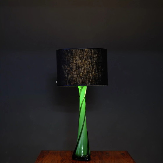 Image 1 of Grüne zweifarbige Vintage Lampe aus Murano-Glas aus den 1960er Jahren.