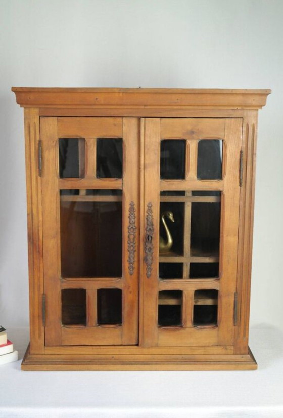 Image 1 of Vitrine Aus Massivem Nussbaum Mitte Xx.