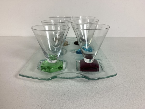 Image 1 of Satz farbiger Art-Déco-Gläser mit passendem Tablettglas