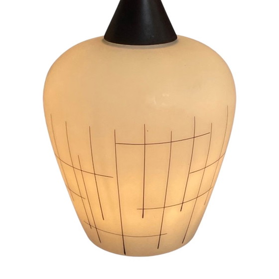 Image 1 of Hängende Hängeleuchte/Kaskade von MCM aus den 50er Jahren – Milchglas auf einem Rahmen aus Teakholz und passendem Deckenbaldachi