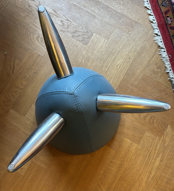 Image 1 of Leolux Tam Tam Hocker Seeblau Leder mit Aluminium Beinen