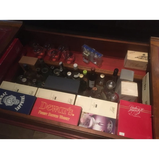 Image 1 of Vintage-Couchtisch aus Eichenholz mit Flaschenablage