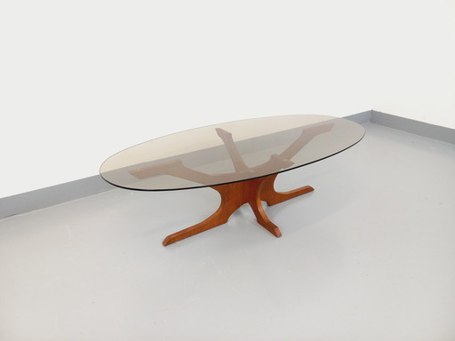 Vintage Hugues Poignant Ovaler Couchtisch aus Teakholz und Rauchglas aus den 1960er und 1970er Jahren