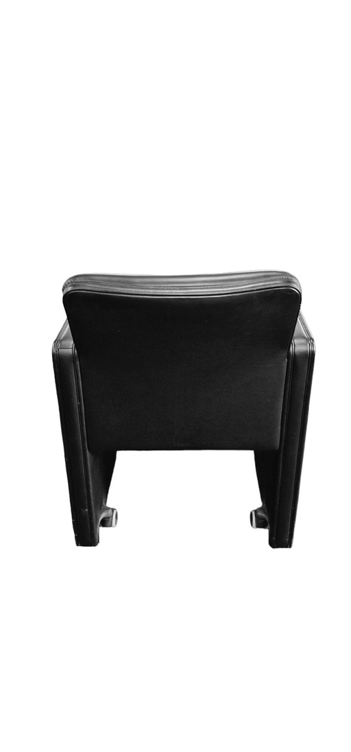 Stuhl Poltrona Frau von Tito Agnoli THF