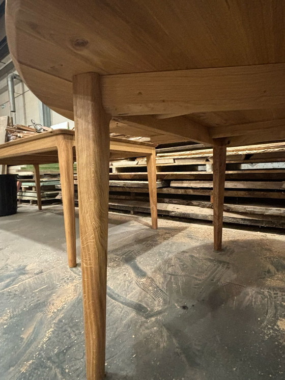 Image 1 of Runder Tisch Eiche massiv