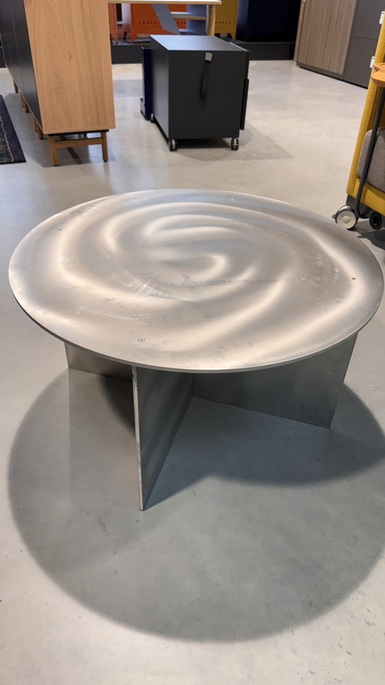 Image 1 of Aluminium Couchtisch Rund - Minimalistisches Design mit industriellem Charme