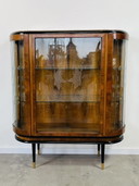 Art-déco-Vitrine mit schwarzen Elementen und Glaslamellen