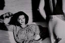 Helmut Newton "Frau begutachtet Mann | Saint Tropez"