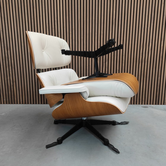 Image 1 of Vitra Eames Lounge Chair