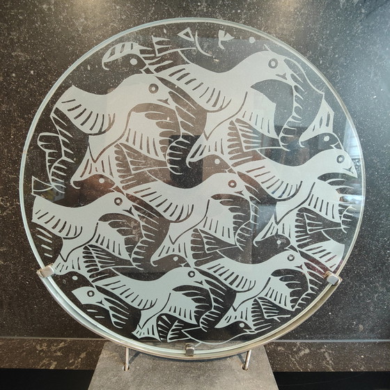Image 1 of Einzigartige Glaswaren auf einem Sockel Metamorphose von MC Escher.