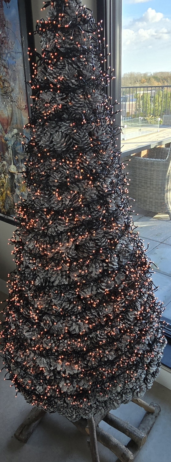 Image 1 of Künstlicher Weihnachtsbaum aus natürlichen Materialien