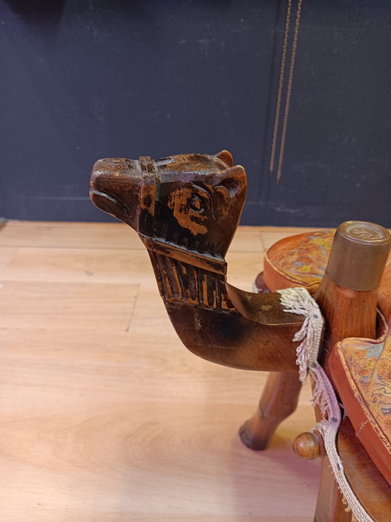 Image 1 of Ägyptisches Kamel Fußhocker Leder und Holz Vintage