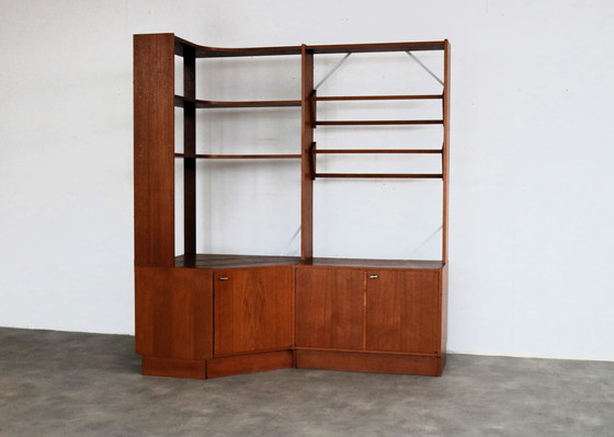 Image 1 of Alter schwedischer Eckschrank, Ladenschrank