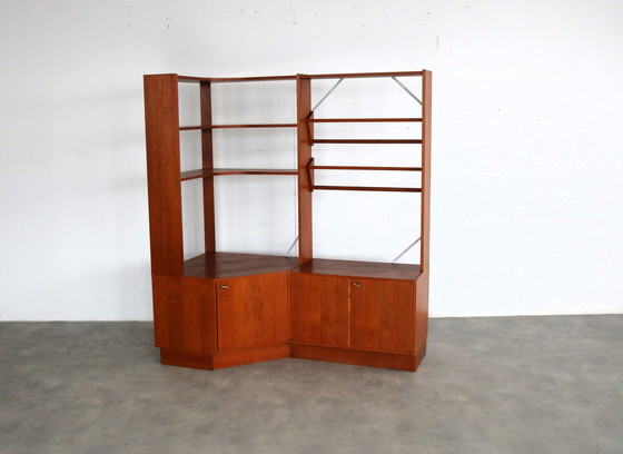 Image 1 of Alter schwedischer Eckschrank, Ladenschrank