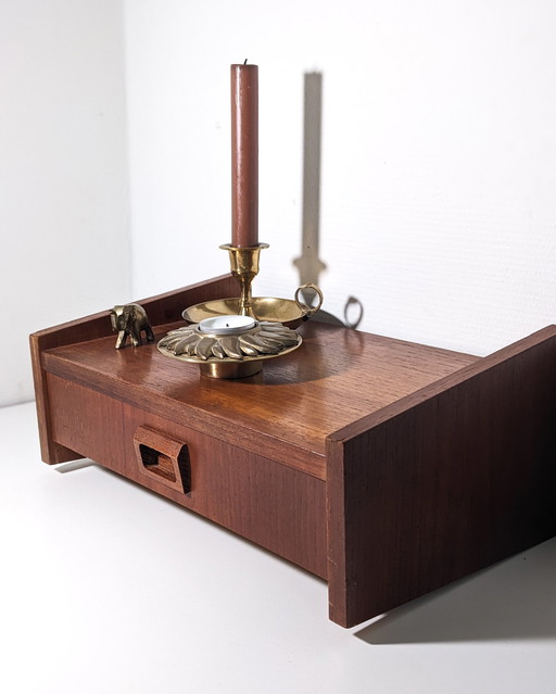 Schwebender Wandschrank aus der Mid Century