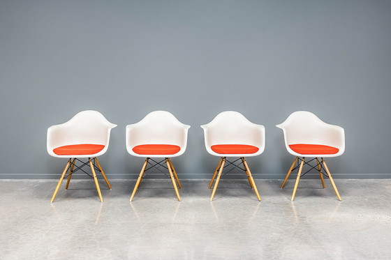 Image 1 of Eames DAW-Stühle