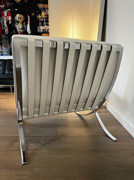 Image 1 of Knoll Set Barcelona New-Never Used Weißes Leder Design L. Mies Van Der Rohe Und Lilly Reich 1929