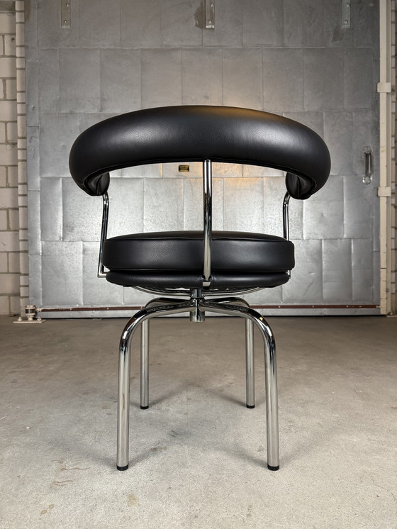 Image 1 of Cassina Lc7 Sessel von Le Corbusier (Mehr auf Lager)