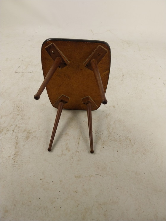 Image 1 of 1 x Pflanztisch aus rotem Vinyl mit schön geformten Beinen