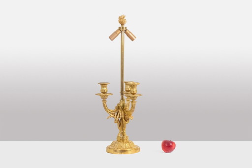 Design Stehlampe aus gebürstetem Stahl und Messing. Französische Arbeit. Um 1940