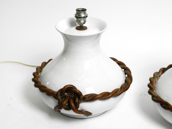 Image 1 of Zwei schöne riesige italienische Keramik-Tischlampen aus der Mitte des Jahrhunderts mit originalen Lampenschirmen