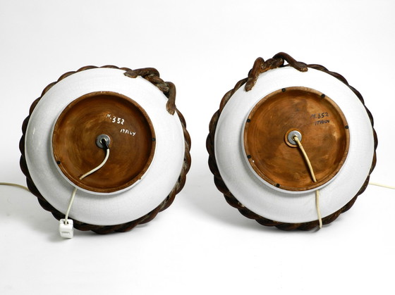 Image 1 of Zwei schöne riesige italienische Keramik-Tischlampen aus der Mitte des Jahrhunderts mit originalen Lampenschirmen