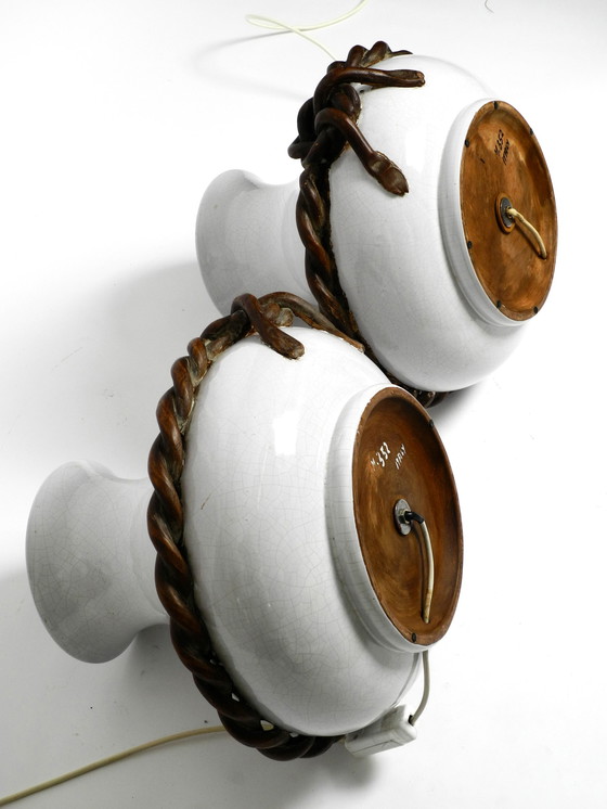 Image 1 of Zwei schöne riesige italienische Keramik-Tischlampen aus der Mitte des Jahrhunderts mit originalen Lampenschirmen