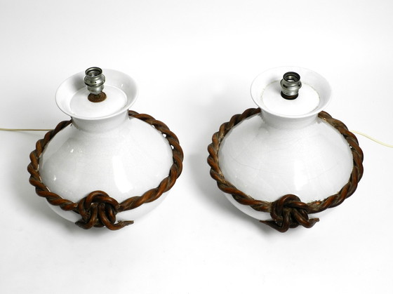 Image 1 of Zwei schöne riesige italienische Keramik-Tischlampen aus der Mitte des Jahrhunderts mit originalen Lampenschirmen