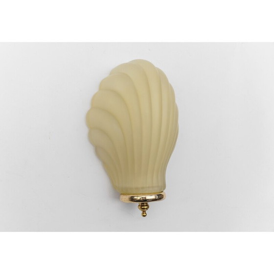 Image 1 of Muschelförmige Wandlampe aus cremefarbenem satiniertem Glas, Italien 1960